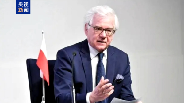 重庆股票配资公司 波兰前外长：美欲将支持乌克兰的费用转嫁欧洲